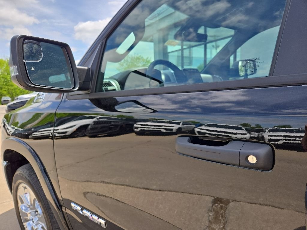 New 2026 Diamond Black Crystal Pearl-Coat Exterior Paint RAM Big Horn/Lone Star image 34