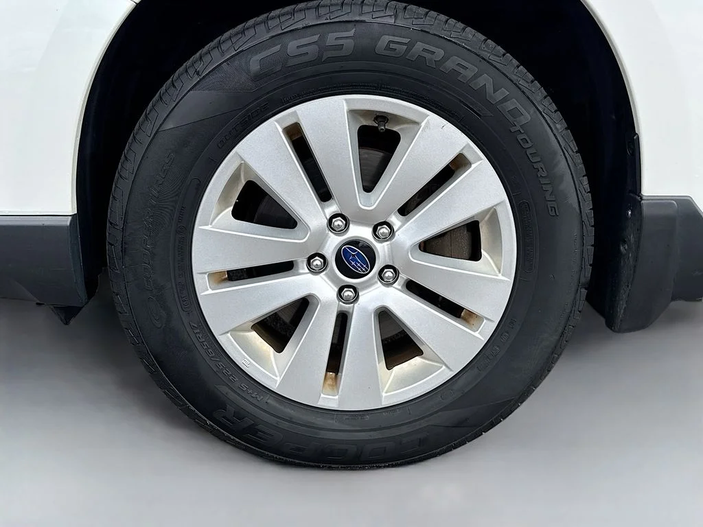 Used 2015 Crystal White Pearl Subaru 2.5i Premium image 22