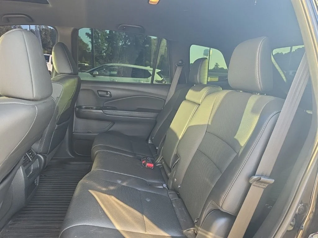 Used 2023 Black Honda EX-L image 6