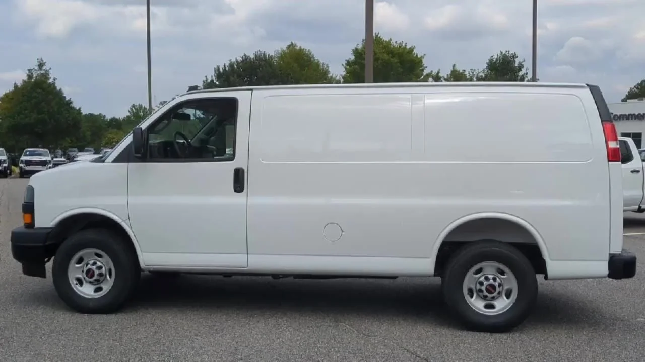 New 2025 Summit White GMC Work Van image 5