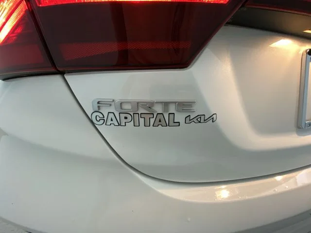 Used 2023 White Kia LXS image 25