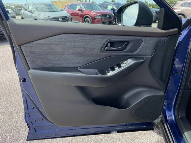 Used 2023 Blue Nissan S image 15