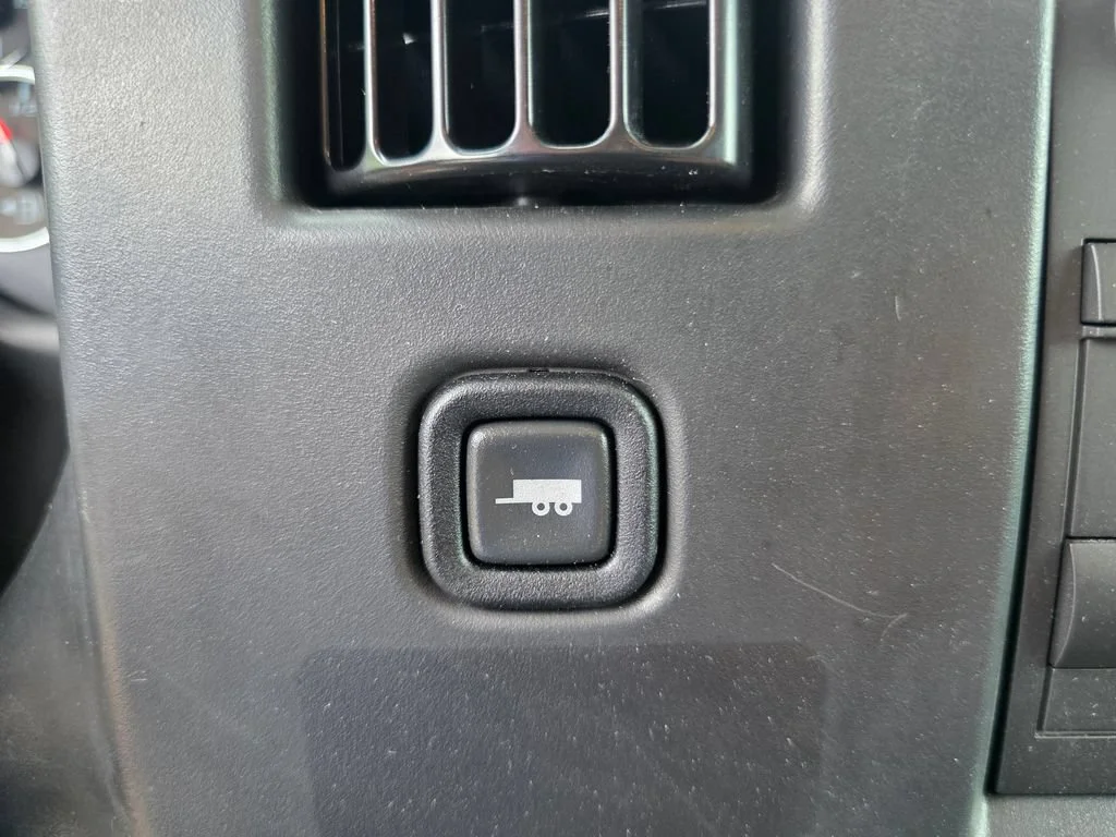 Used 2025 Summit White Chevrolet WT image 18