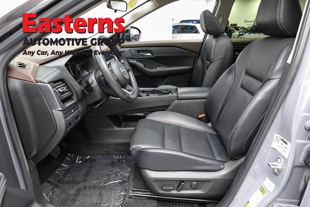 Used 2023 Gray Nissan SV image 14