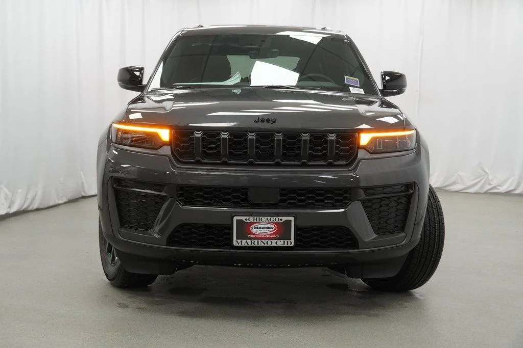 New 2026 Baltic Gray Metallic Clear-Coat Exterior Paint Jeep Altitude image 7
