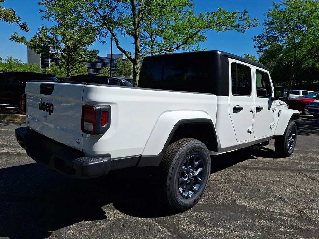 New 2026 Bright White Clear-Coat Exterior Paint Jeep 85th Anniversary Edition image 4