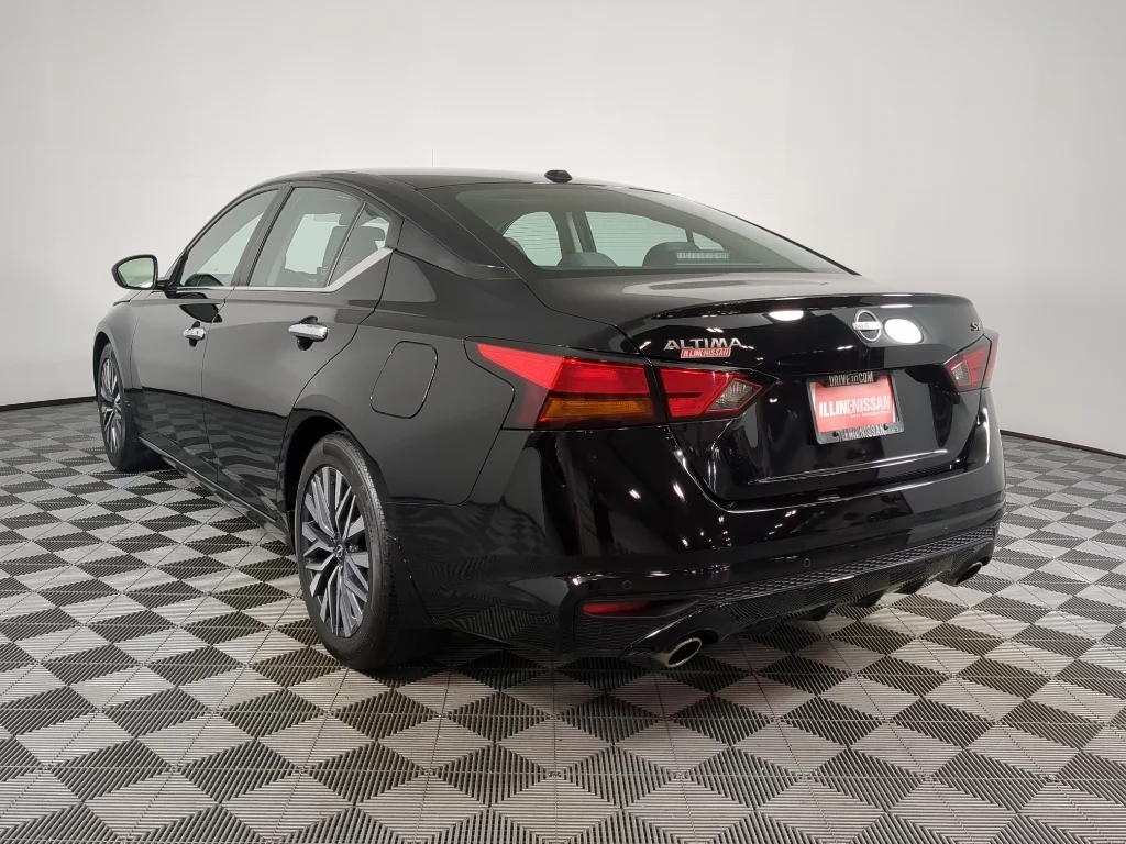 Used 2024 Super Black Nissan 2.5 SV image 8