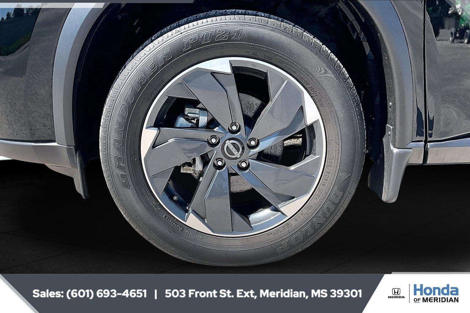 Used 2025 Super Black Nissan SV image 5