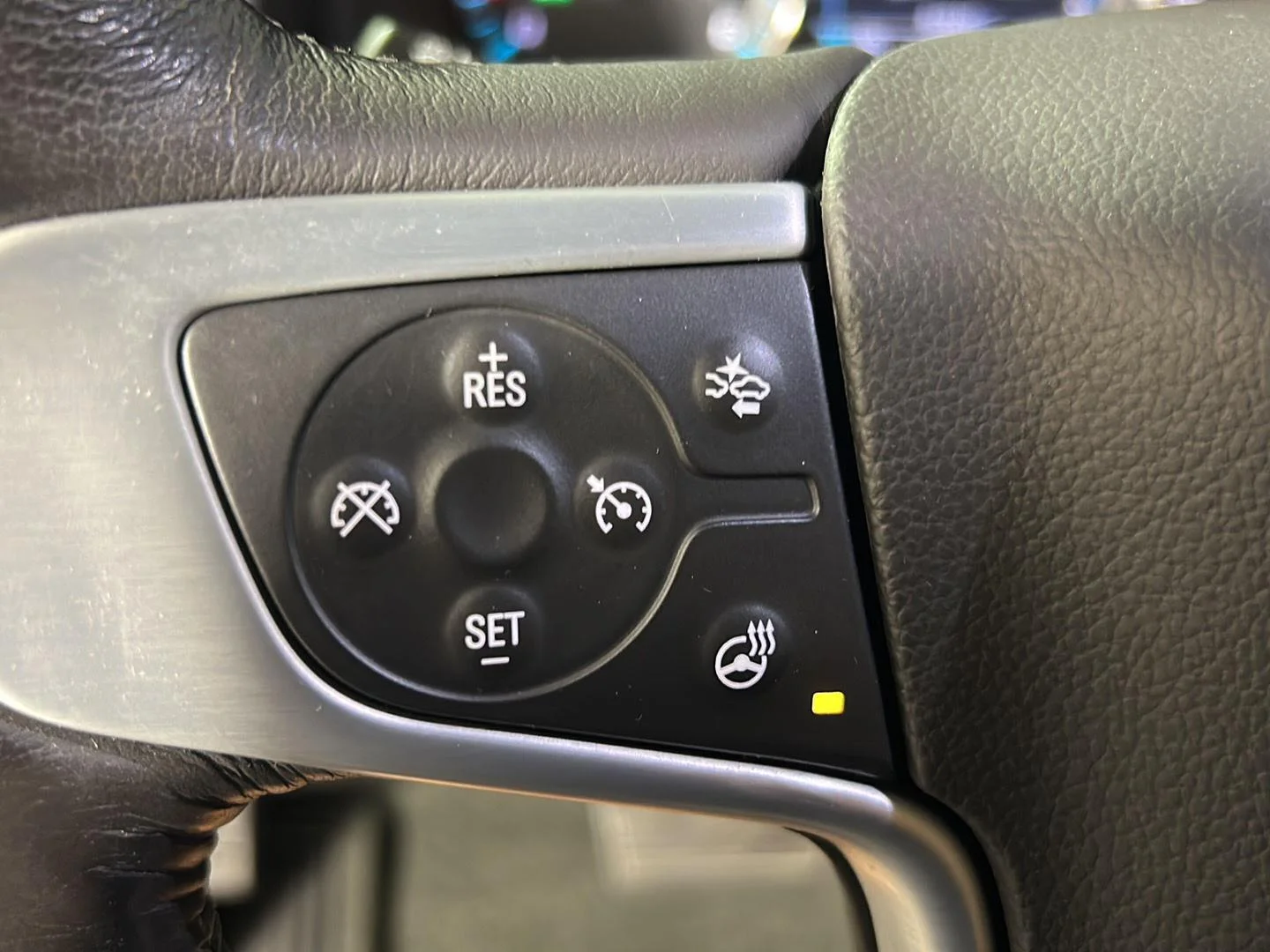Used 2018 Iridium Metallic GMC SLT image 29
