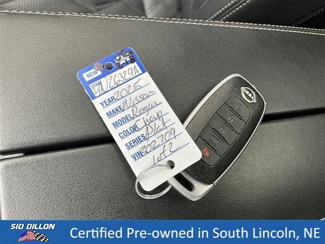 Used 2025 Champagne Silver Metallic/Super Black Nissan Platinum image 8