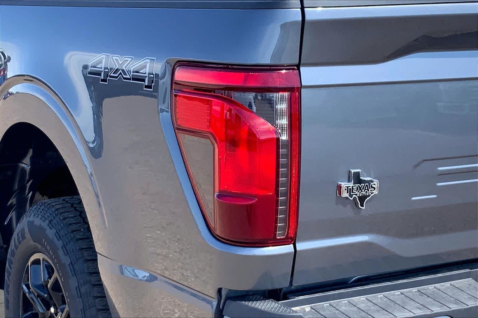 New 2026 Carbonized Gray Metallic Ford XLT image 14