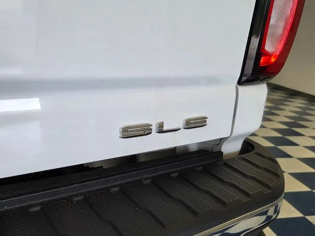 Used 2022 White GMC SLE image 7