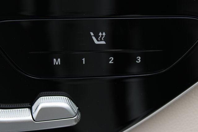 2025 Mercedes-Benz C-Class Sedan C 300 - Photo 13