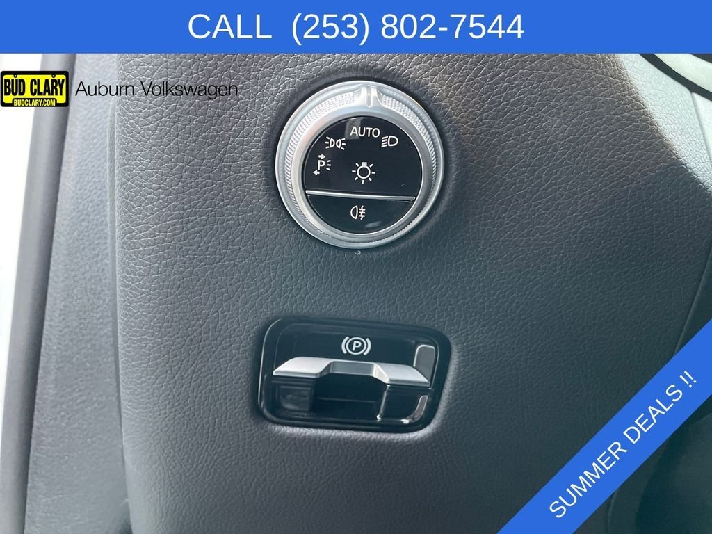 Used 2024 White Mercedes-Benz GLC 300 image 16