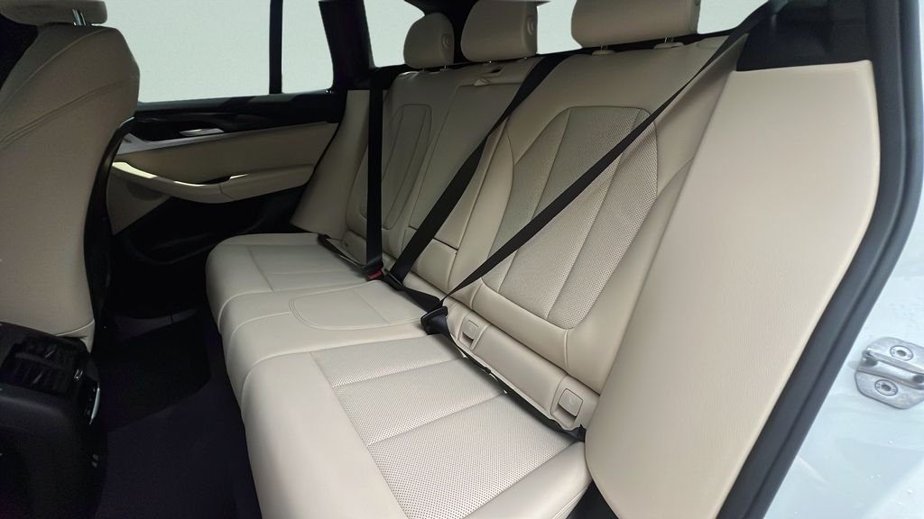 Used 2024 White BMW xDrive30i image 11