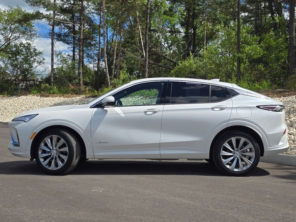 Used 2024 White Buick Avenir image 17