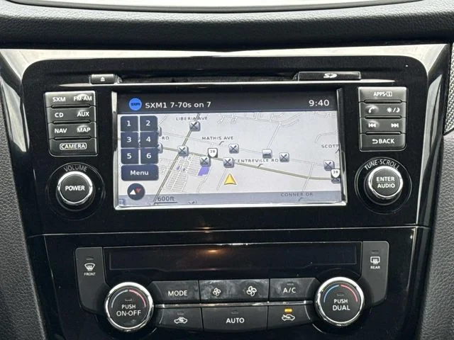 Used 2015 Red Nissan SL image 18