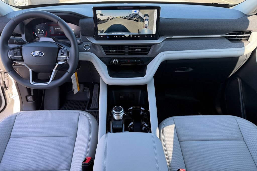 New 2026 Star White Metallic Tri-Coat Ford Platinum™ image 24