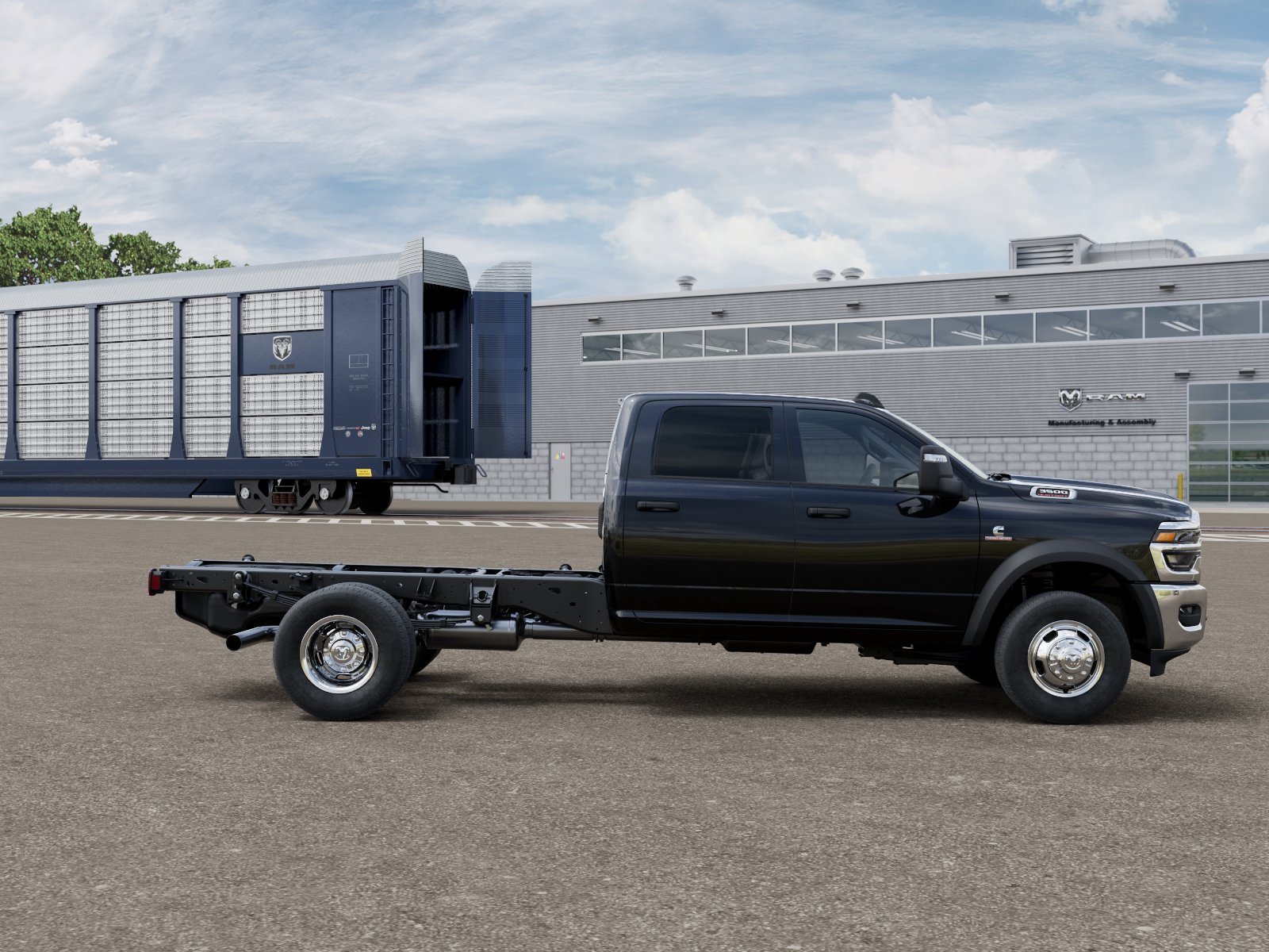 New 2026 Diamond Black Crystal Pearl-Coat Exterior Paint RAM TRADESMAN image 12