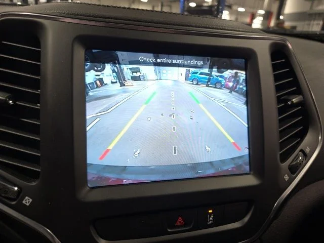 Used 2022 Red Jeep Latitude Lux image 16