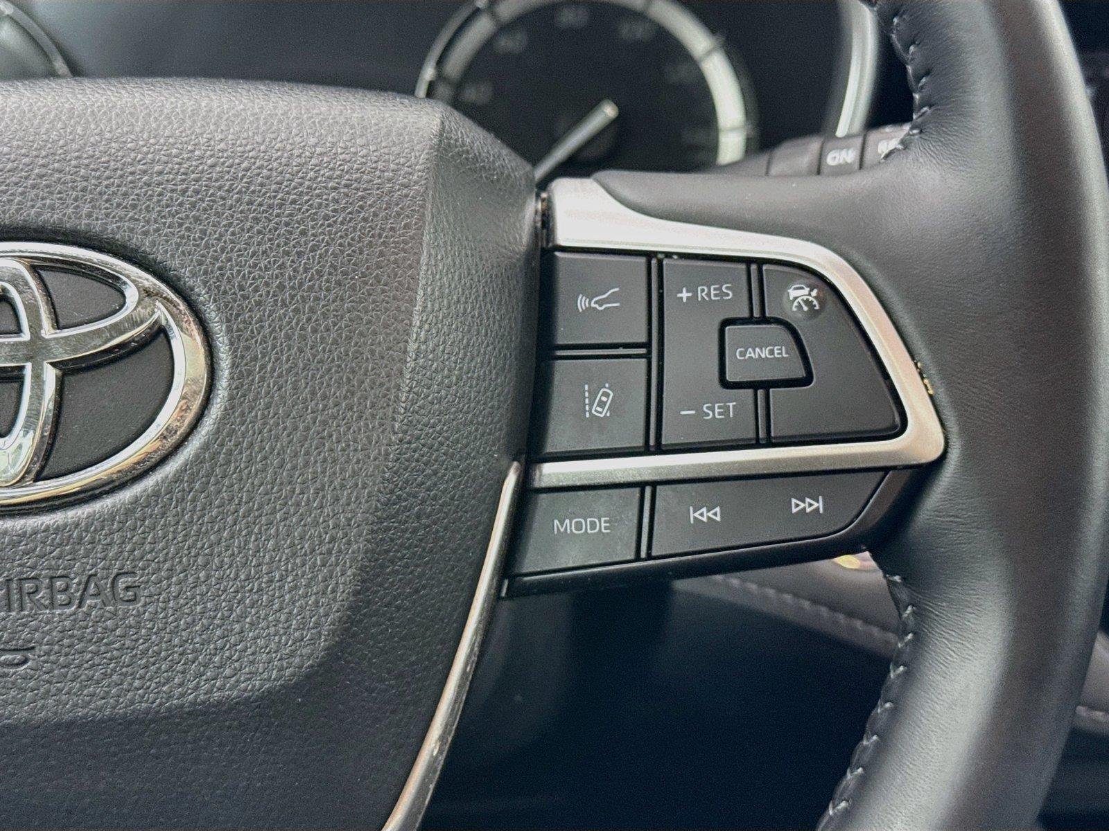 Used 2022 Midnight Black Metallic Toyota XLE image 18