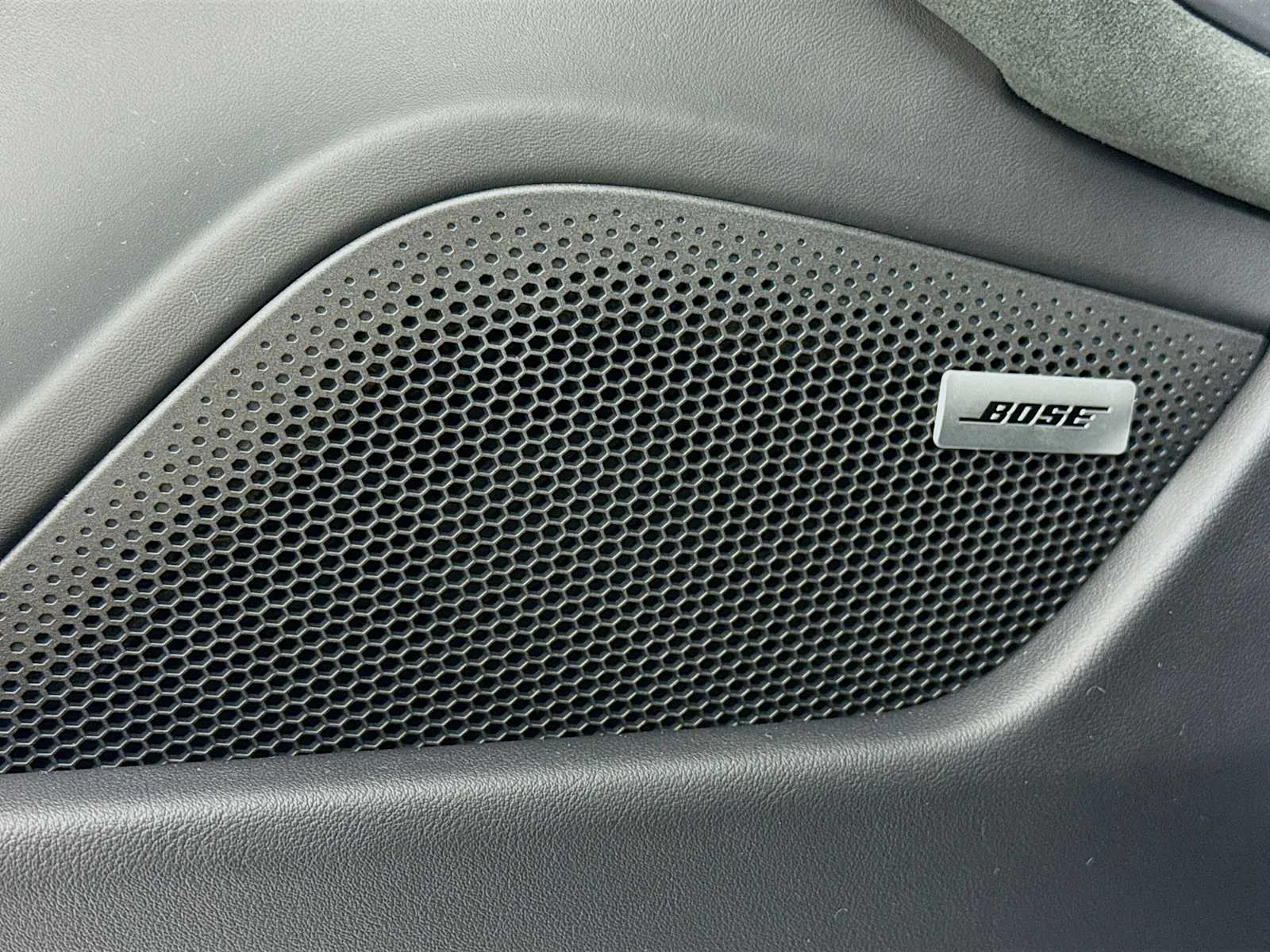 2026 Porsche Taycan GTS - Photo 12