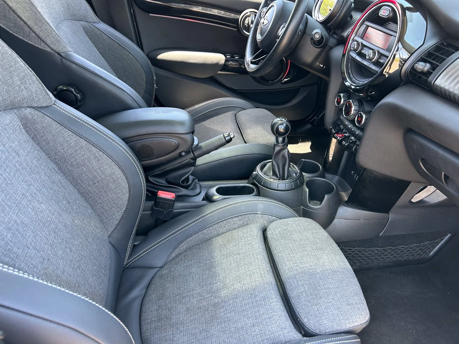 Used 2016 White Silver Metallic MINI S image 12