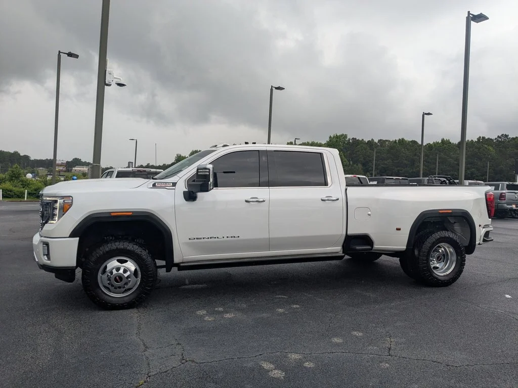 Used 2022 White Frost Tricoat GMC Denali image 7