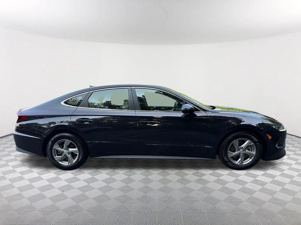 Used 2023 Blue Hyundai SE image 4