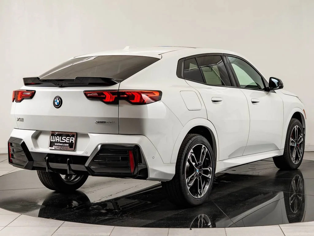 New 2026 Alpine White BMW xDrive28i image 10