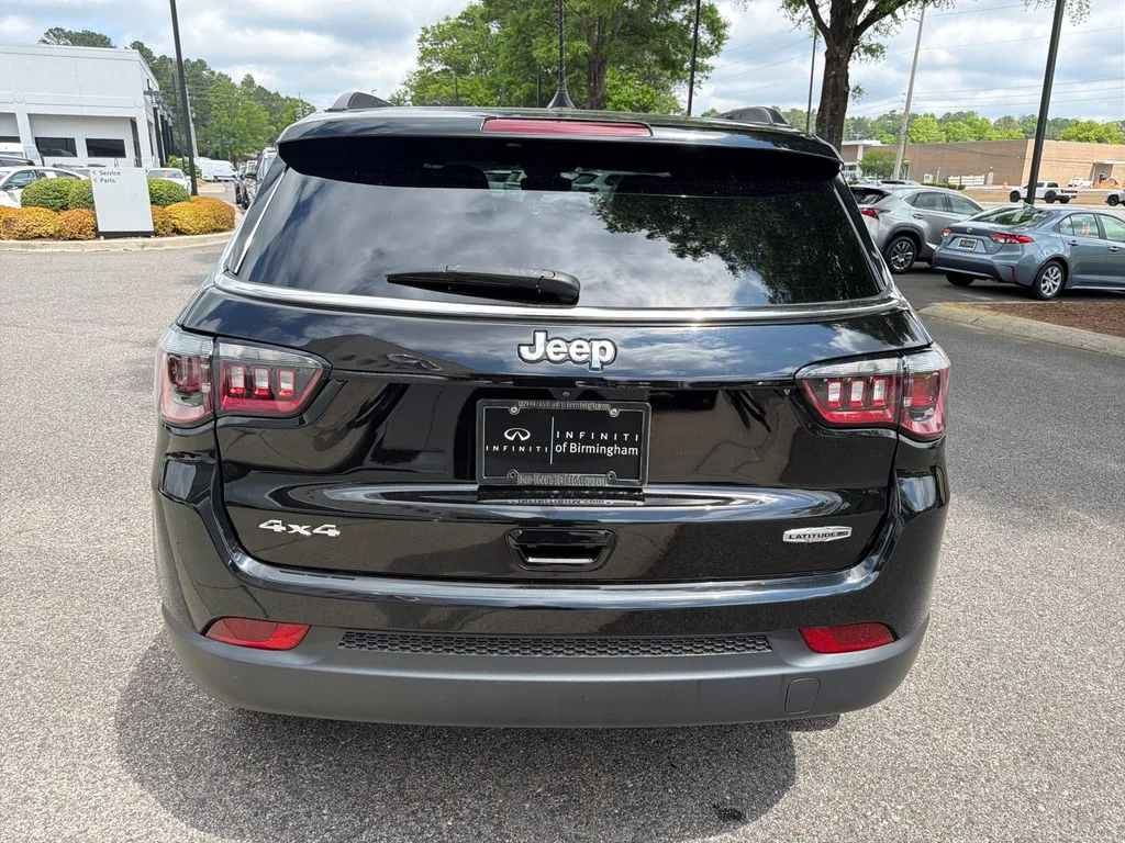 Used 2023 Diamond Black Crystal Pearlcoat Jeep Latitude Lux image 15