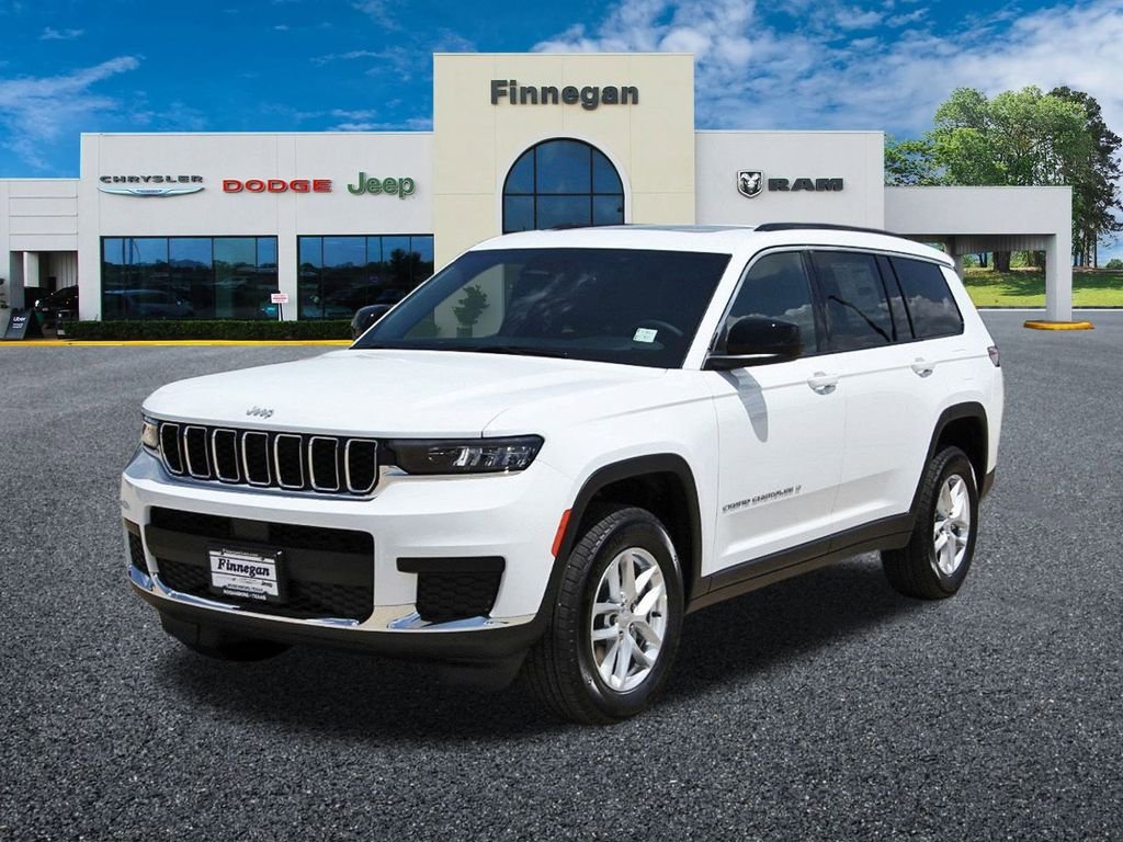Used 2025 White Jeep Laredo image 3