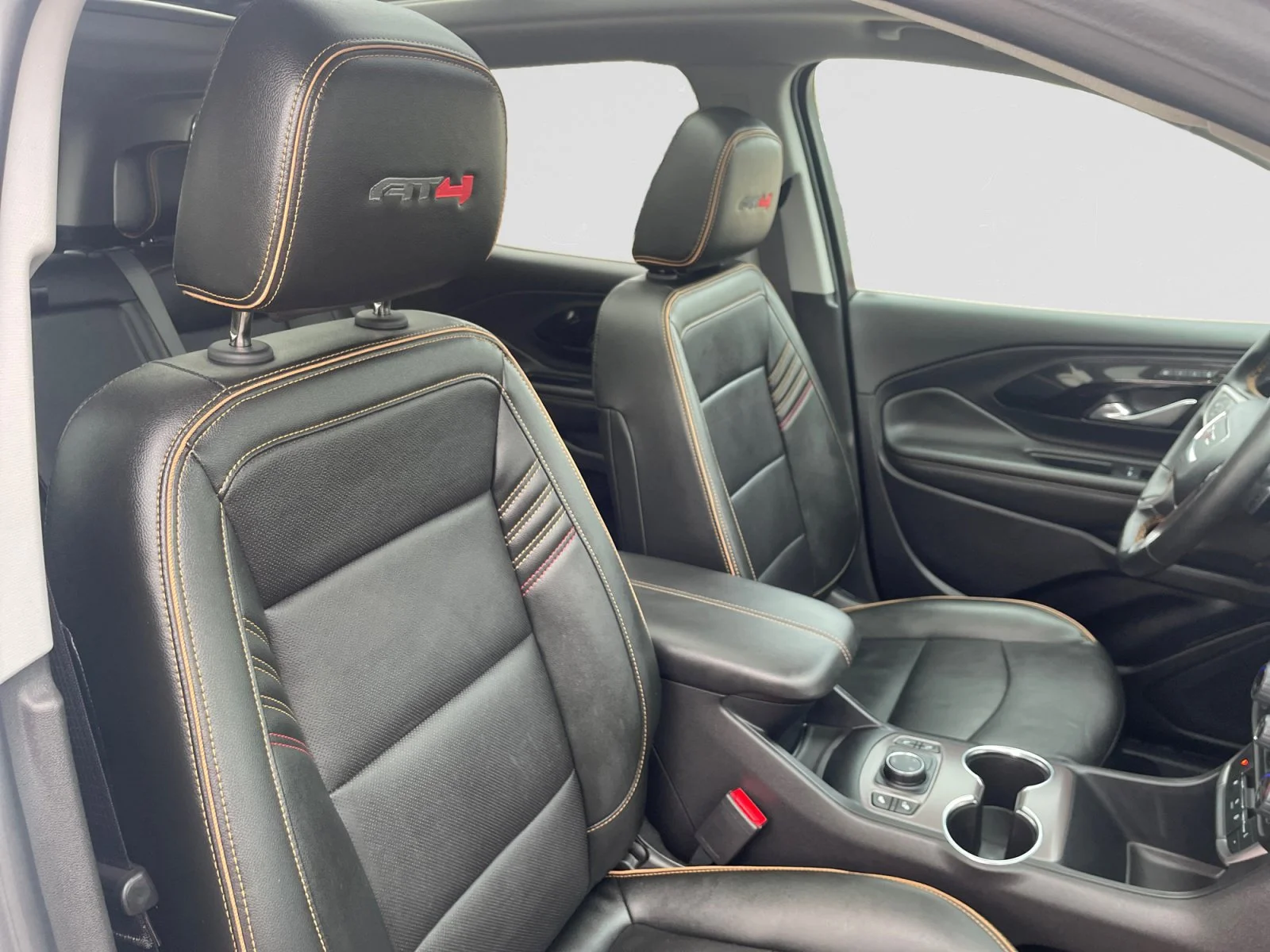 Used 2024 White GMC AT4 AWD image 12
