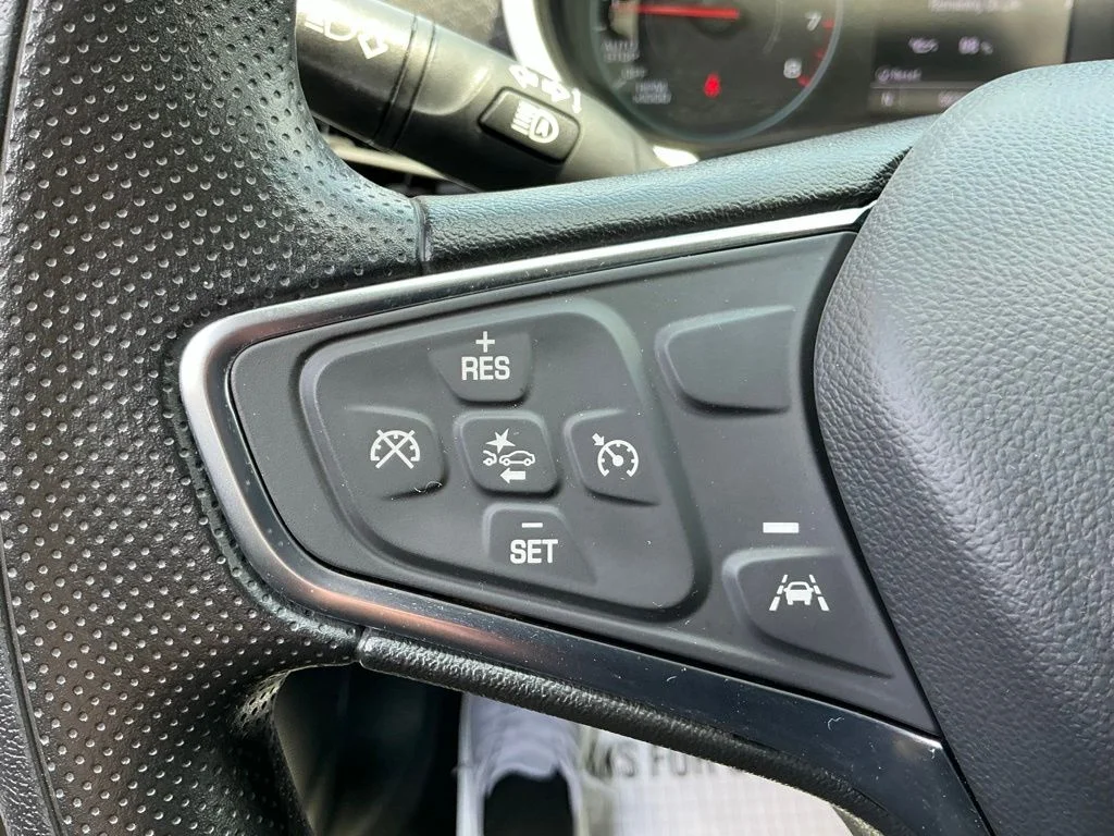 Used 2024 White Chevrolet LT image 32