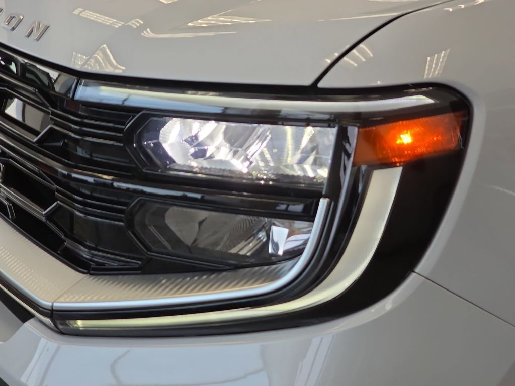 Used 2025 Silver Ford Platinum image 29