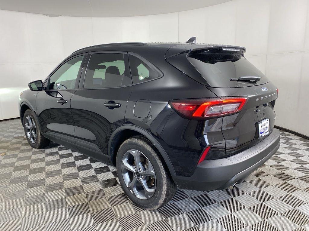 Used 2025 Agate Black Metallic Ford ST-Line image 7