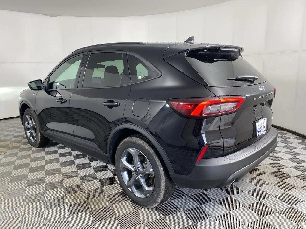 Used 2025 Agate Black Metallic Ford ST-Line image 7