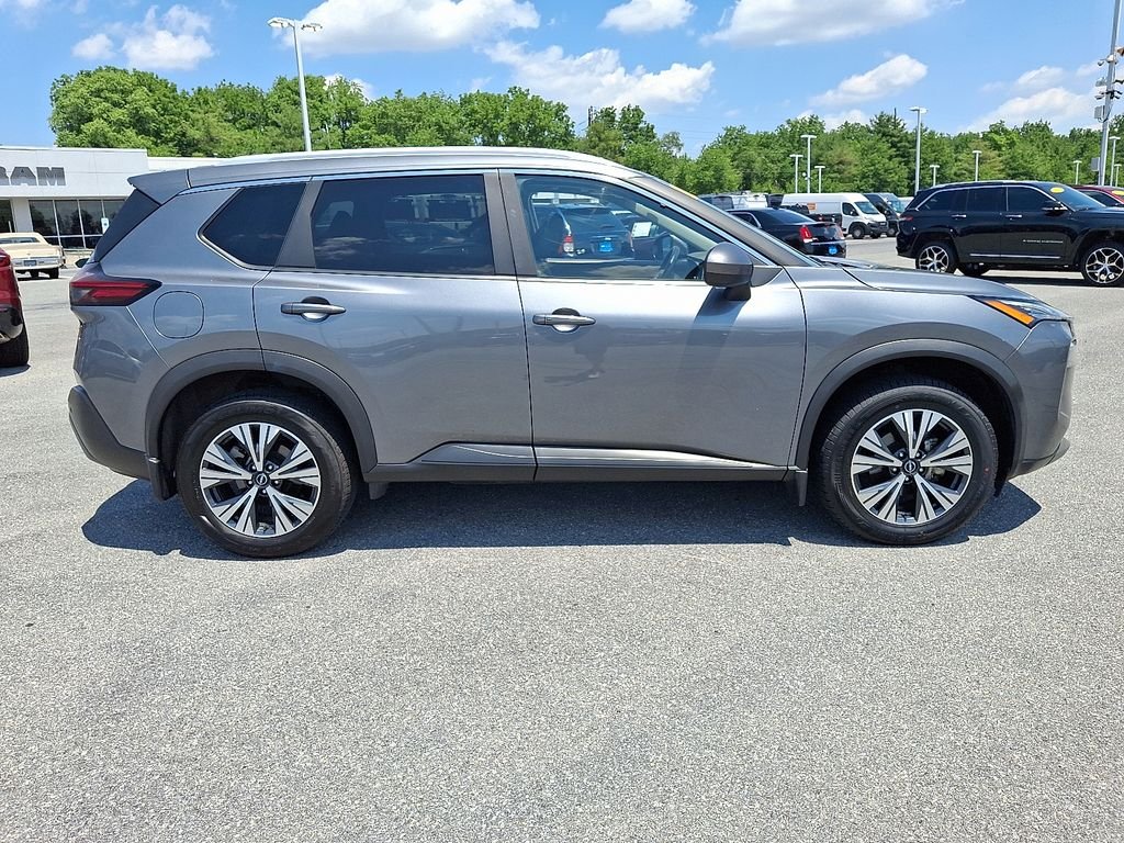 Used 2023 Gray Nissan SV image 8