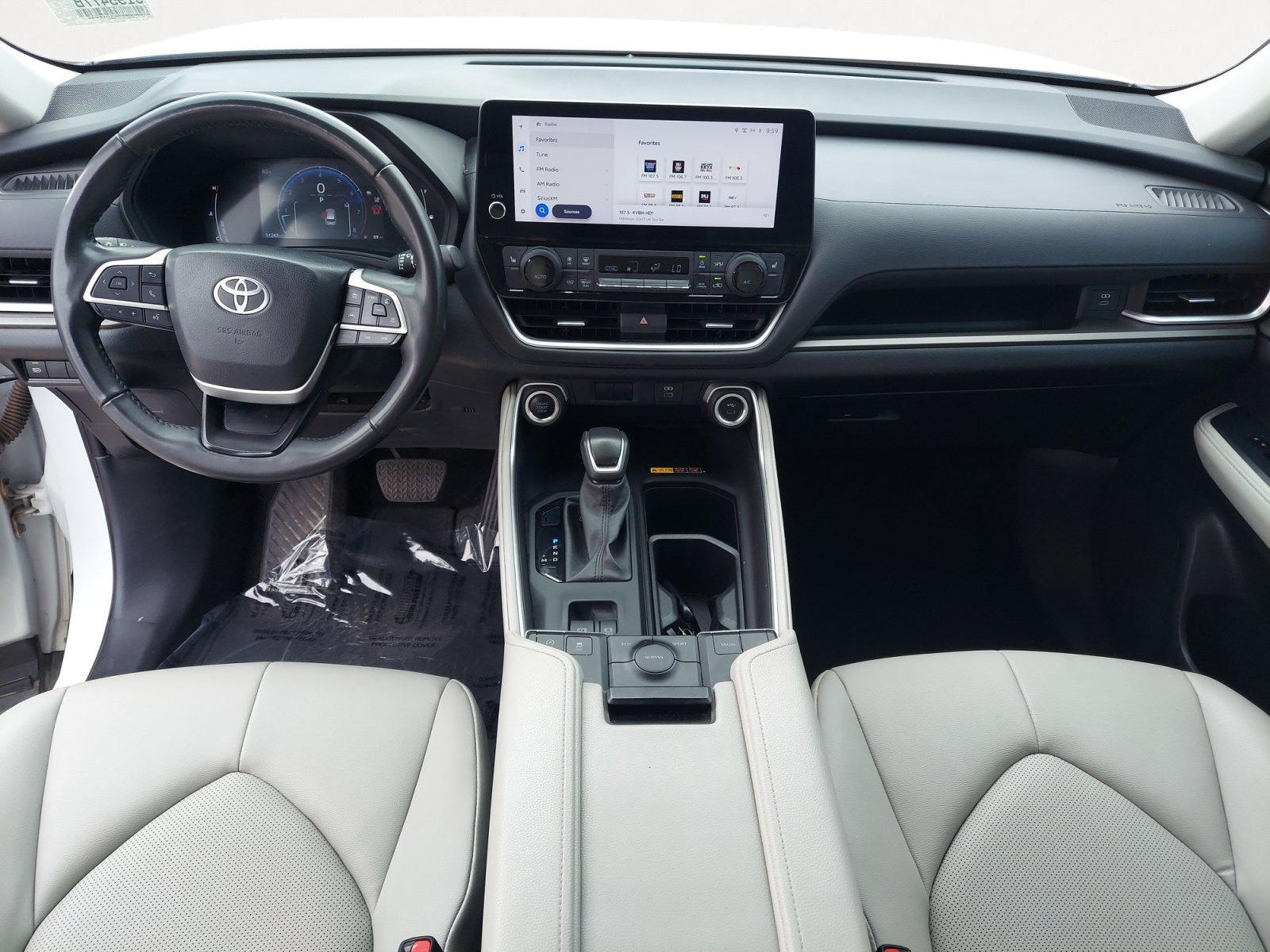 Used 2024 Wind Chill Pearl Toyota XLE image 3
