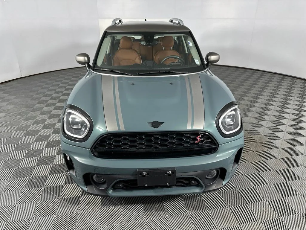 Used 2024 Green MINI Iconic image 2