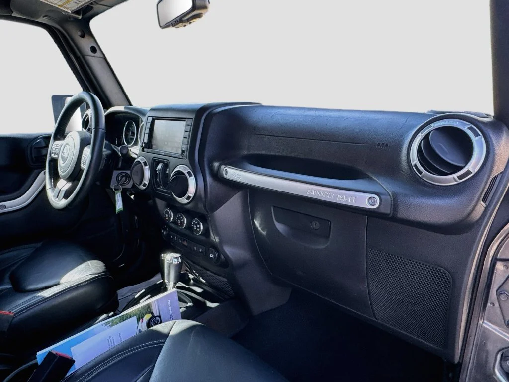 Used 2017 Gray Jeep Unlimited Rubicon image 31
