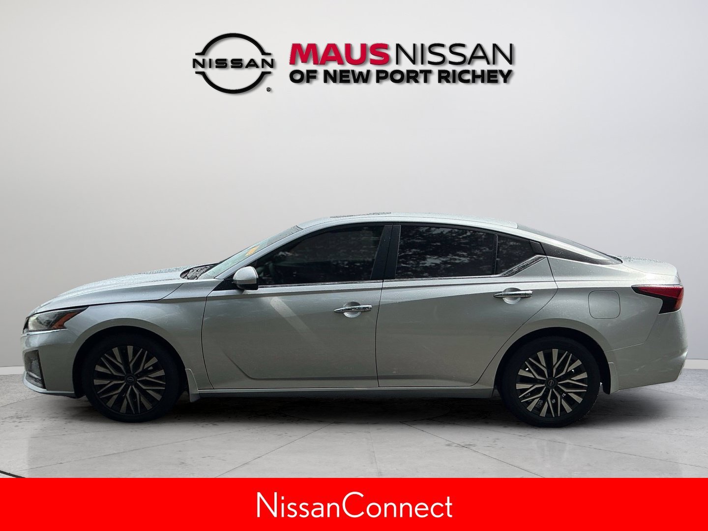 Used 2023 Silver Nissan 2.5 SV image 5
