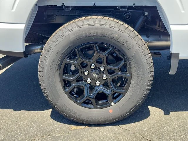 New 2026 Oxford White Ford XLT image 5