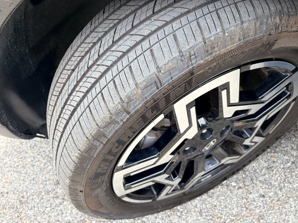 Certified Used 2025 Rockwood Green Hyundai Limited image 21