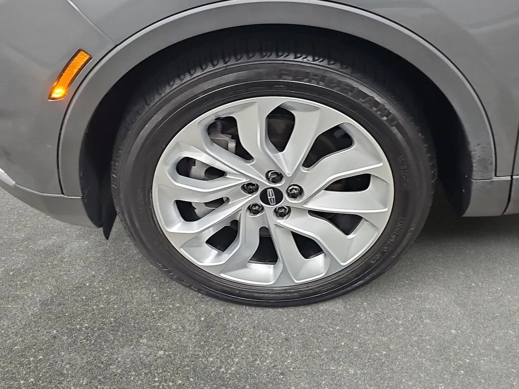 Used 2021 Gray Lincoln Reserve image 34