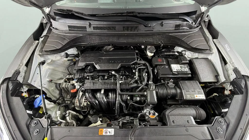 Used 2022 Silver Hyundai SE image 36