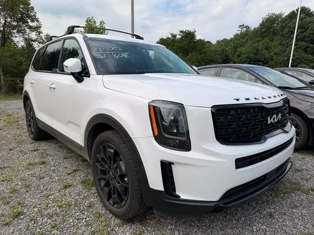 Used 2022 White Kia EX image 9