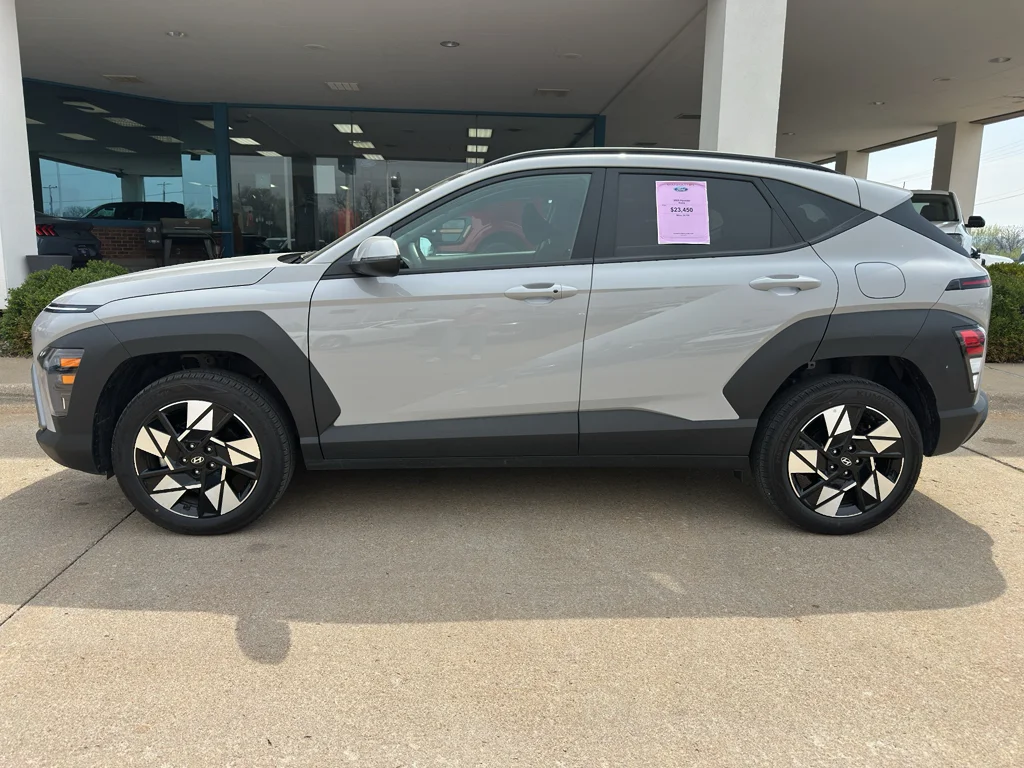 Used 2025 Cyber Gray Metallic Hyundai SEL image 4
