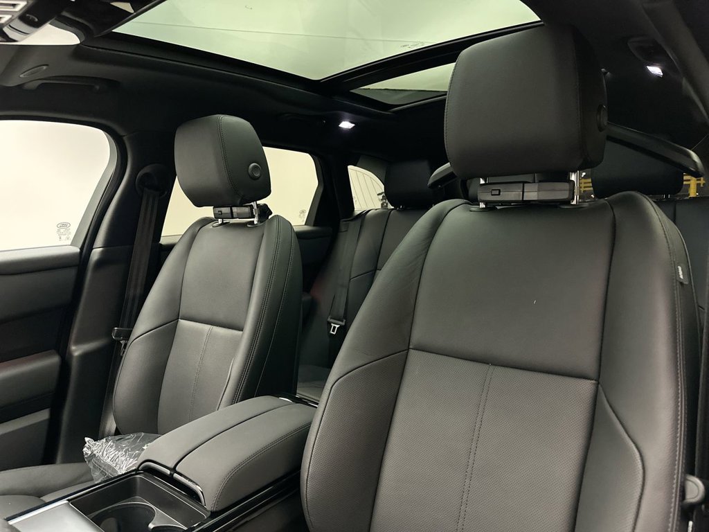 Used 2026 Santorini Black Metallic Land Rover Dynamic SE image 9