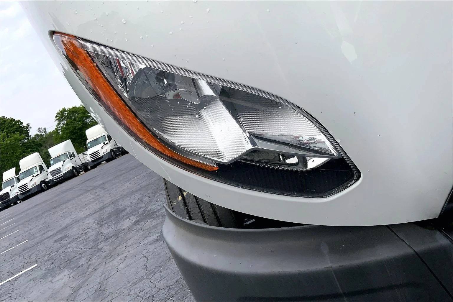 Used 2023 White International  image 32